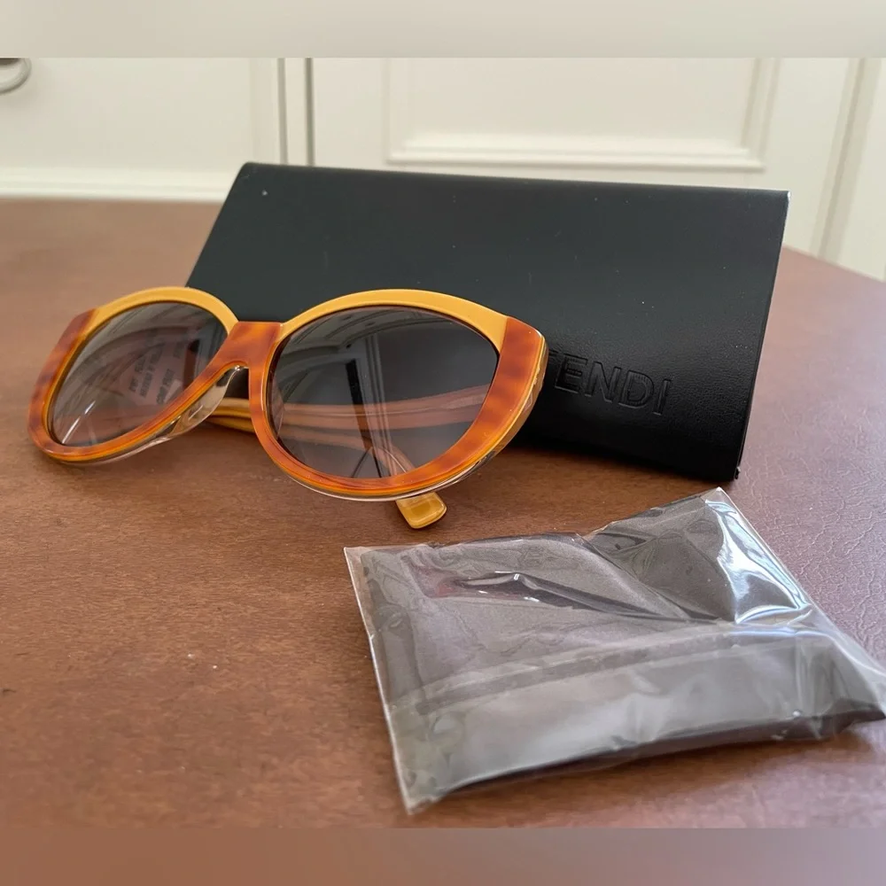 Fendi subtle cat eye sunglasses dusky yellow and tortoise with case NWT 🎉HP x4!🎉 - Picture 2 of 9